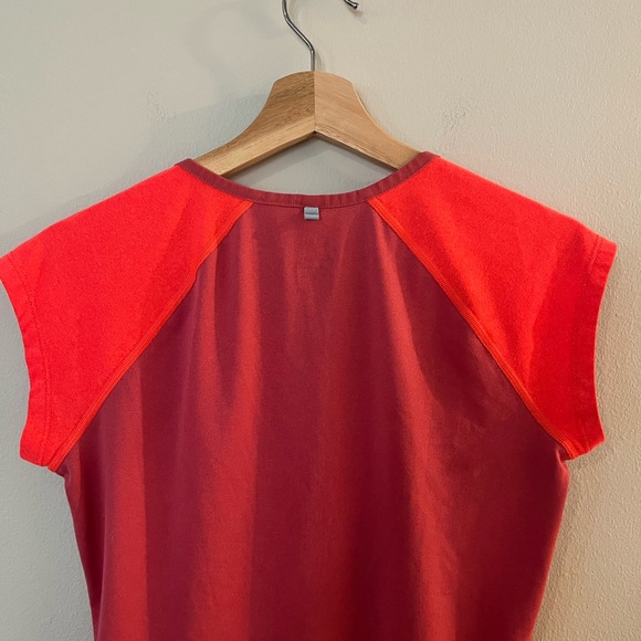 Nike Dri-Fit V-Neck Cinched Running Top - Picture 4 of 6